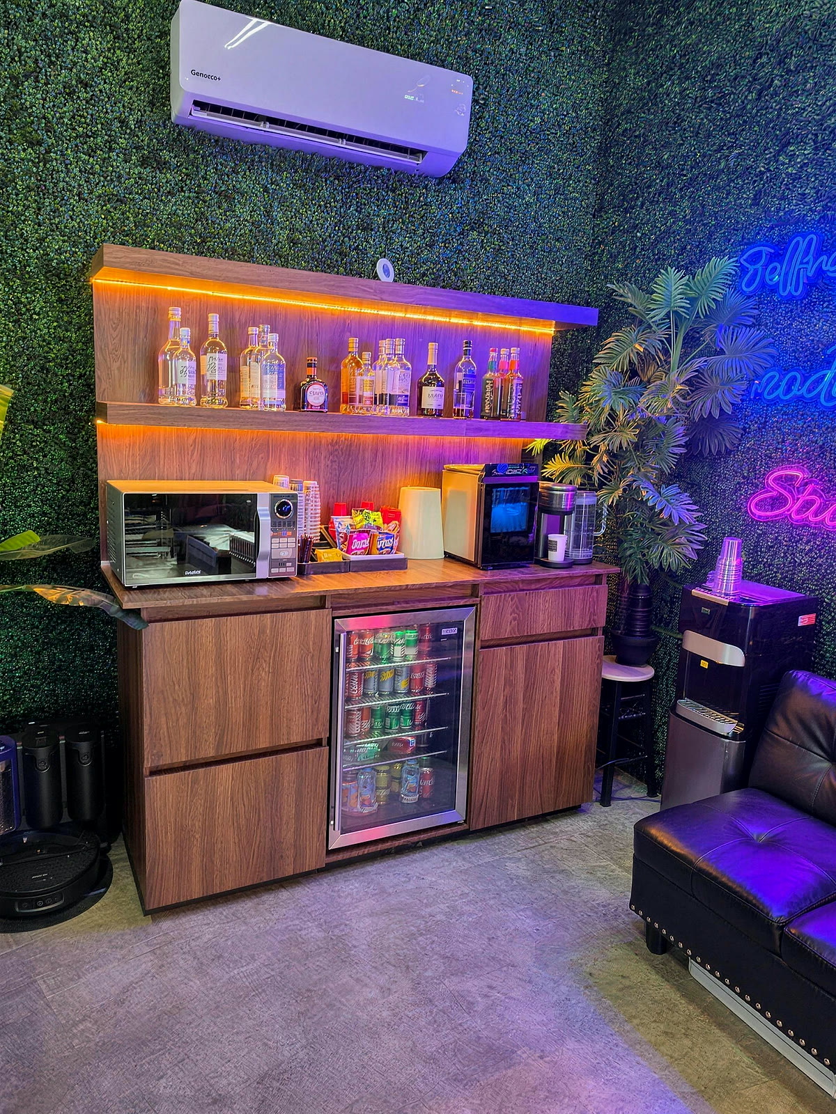 Studio bar