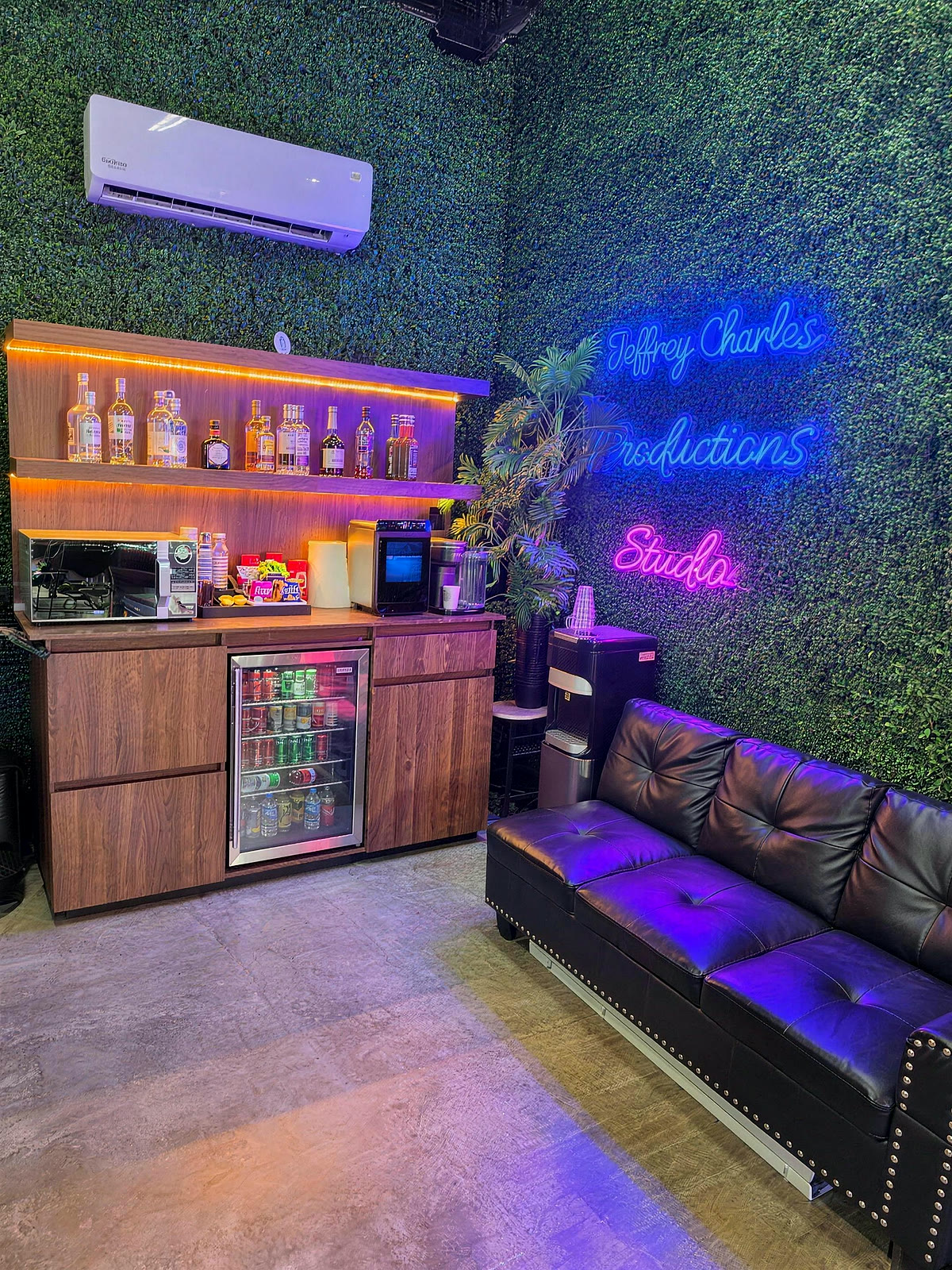 Lounge and bar